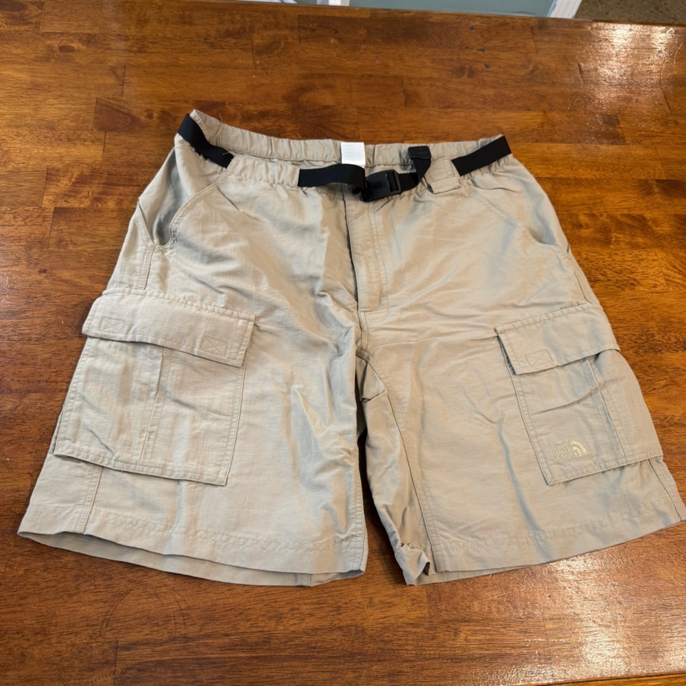 The North Face Men’s Paramount Trail hiking shorts Cargo Shorts size large tan